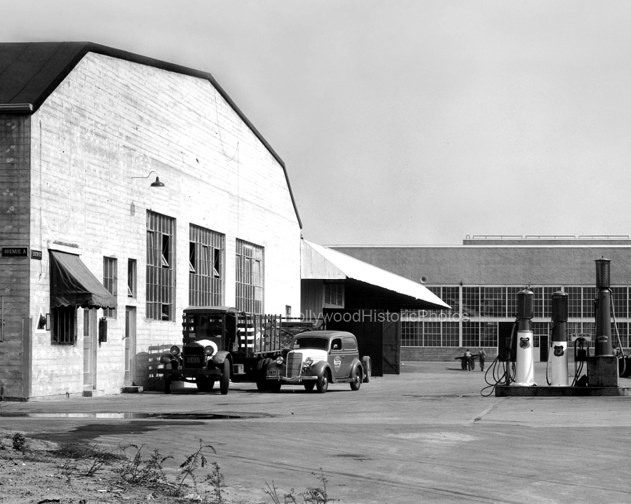 Warner Bros. 1939 Transportation Dept. wm.jpg